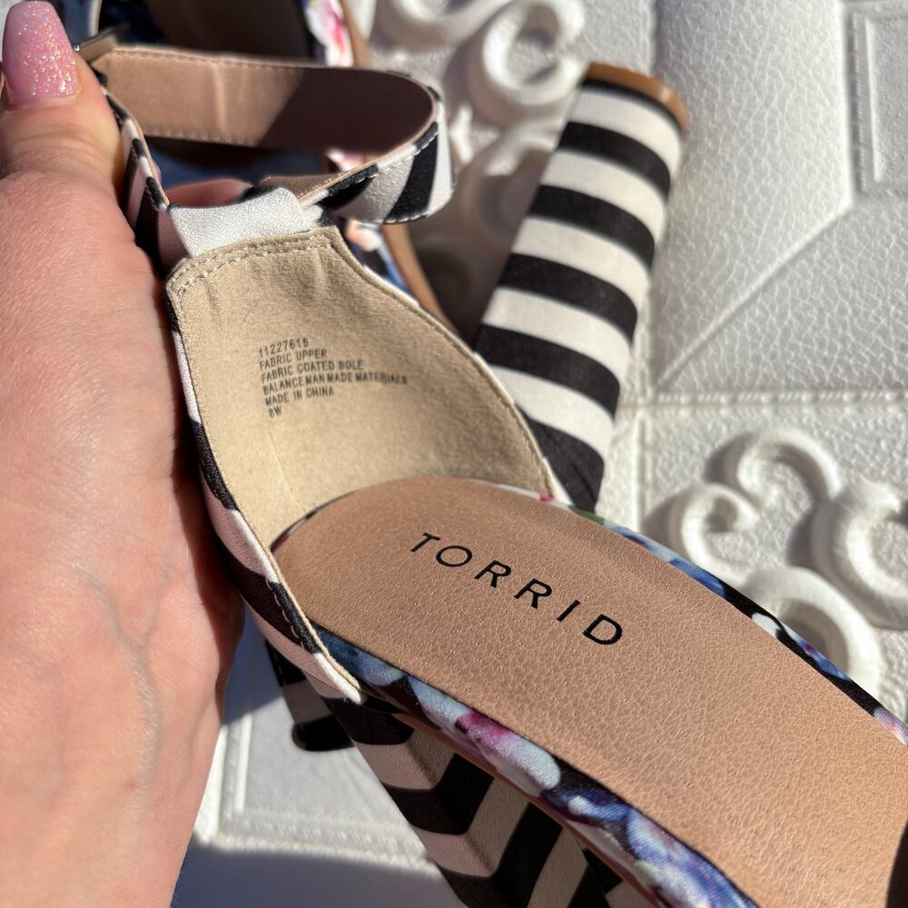 TORRID Ankle Strap Striped Chunky Heel Sandals size 8W
New - Picture 6 of 9